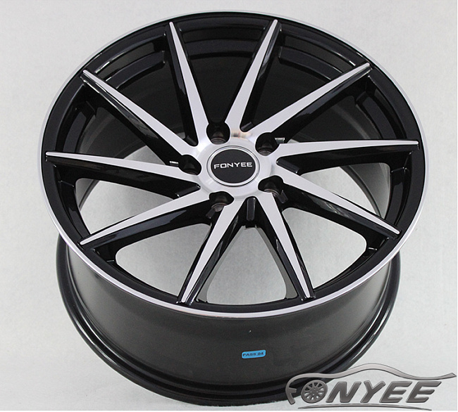 картинка Новые диски Vossen CVT-R Replica R18 5X114,3 ET40 J8,5 черный глянец + серебро магазин  StreetTuning 