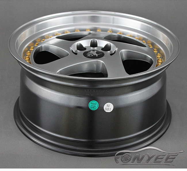 картинка Новые диски Rotiform TMB Flat R17 4х114,3/100 ET30 J8 Серебро + золотистые болтики магазин  StreetTuning 