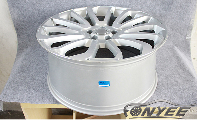 картинка Новые диски Range Rover Autobiography Wheels HSE Sport R22 5x120 ET50 J10 серебро магазин  StreetTuning 