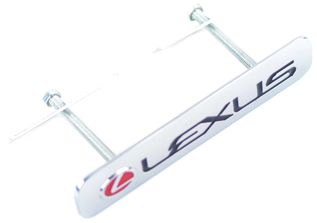 картинка Шильдик в решетку радиатора с логотипом "Lexus" магазин  StreetTuning 