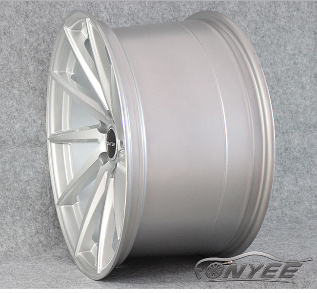 картинка Новые диски Vossen CVT-L Replica R18 5X105 ET33 J8,5 серебристые магазин  StreetTuning 