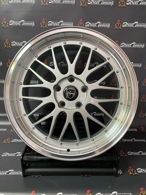 картинка Новые диски BBS LM R18 J8 ET30 5x114.3 Silver магазин  StreetTuning 