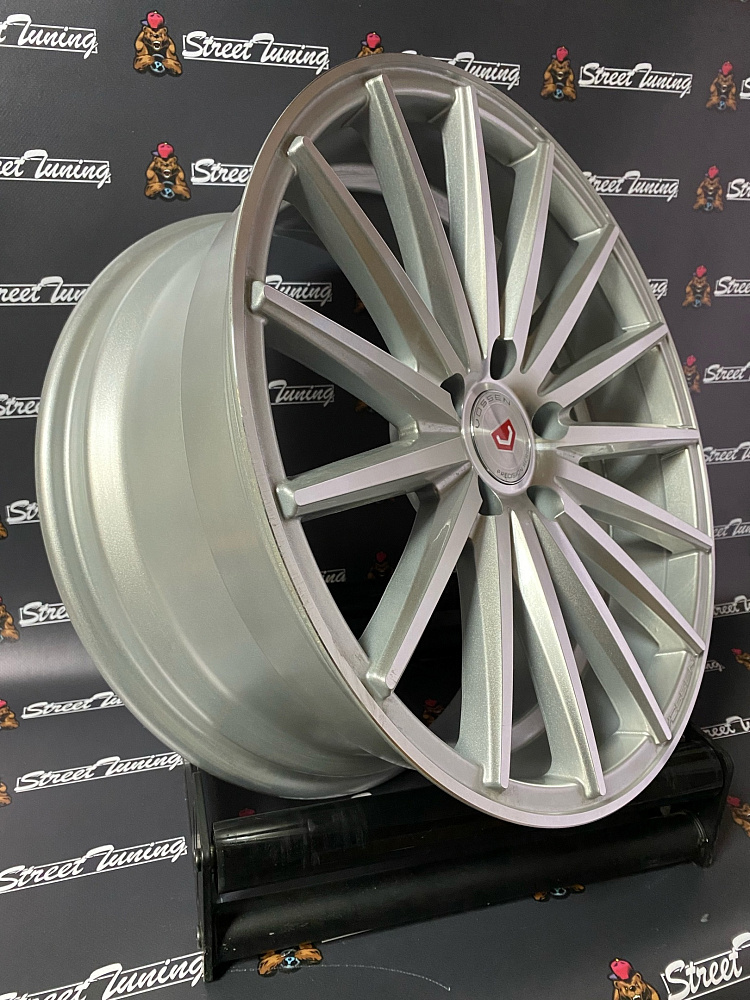 картинка Новые диски Vossen VFS-2 R18 J8 ET35 5x114.3 Silver от магазина  StreetTuning