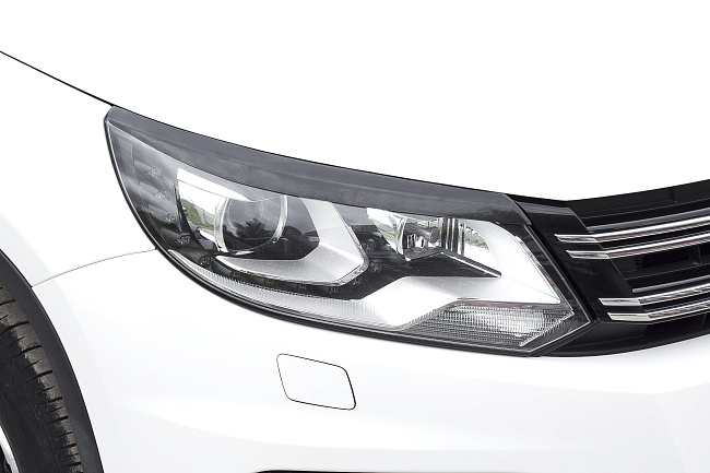 картинка Volkswagen  Tiguan 2011-2015 Накладки на передние фары (реснички) компл.-2 шт. магазин  StreetTuning 