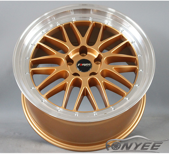 картинка Новые диски BBS LM R19 5X112 ET35 J9,5 золото глянец + полированная полка магазин  StreetTuning 