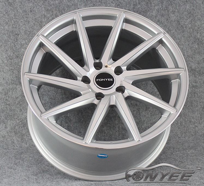 картинка Новые диски Vossen CVT-R Replica R18 5X120 ET35 J8,5 серебро магазин  StreetTuning 