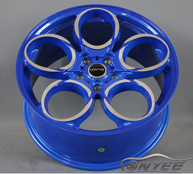 картинка Новые диски KE Flow Forming модель 3 R18 5X112 ET42 J8 синий + серебро магазин  StreetTuning 