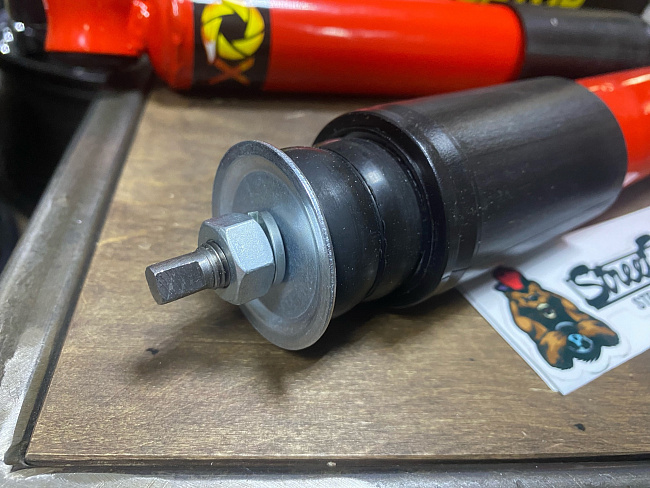 картинка Передние газо-масляные амортизаторы FOX -50 мм для Ваз 2101-07 магазин  StreetTuning 