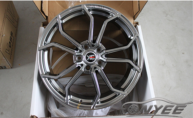 картинка Новые диски KE Flow Forming модель 5 R18 5X108 ET42 J8 черная + серебро магазин  StreetTuning 