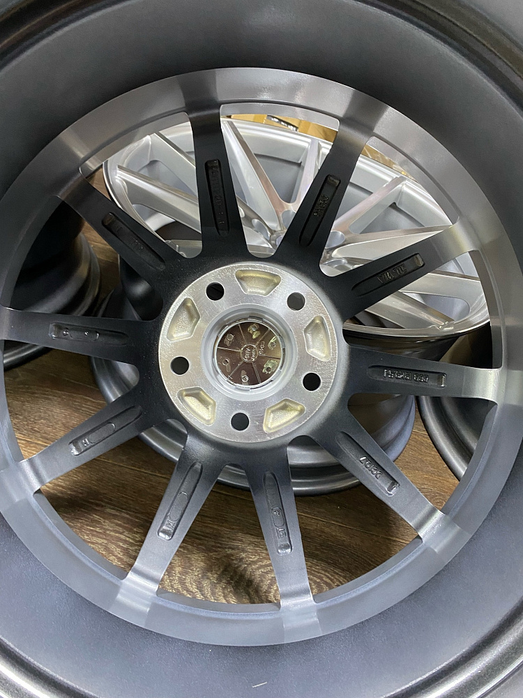 картинка Новые диски Vossen VFS1 разноширокие R19 J8.5/J9,5 ET35 5X114,3 от магазина  StreetTuning