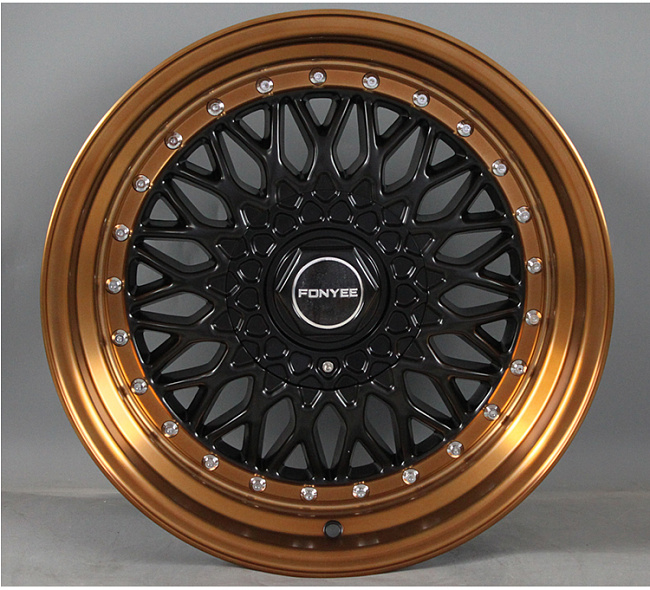 картинка Новые диски BBS RS R17 4X100/4X114,3 ET20 J8,5 черный мат + серебристые болтики магазин  StreetTuning 