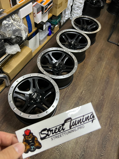 картинка Новые диски MVF R17 J8.5 et10 6x114,3, черные с серебристым кантом. магазин  StreetTuning 