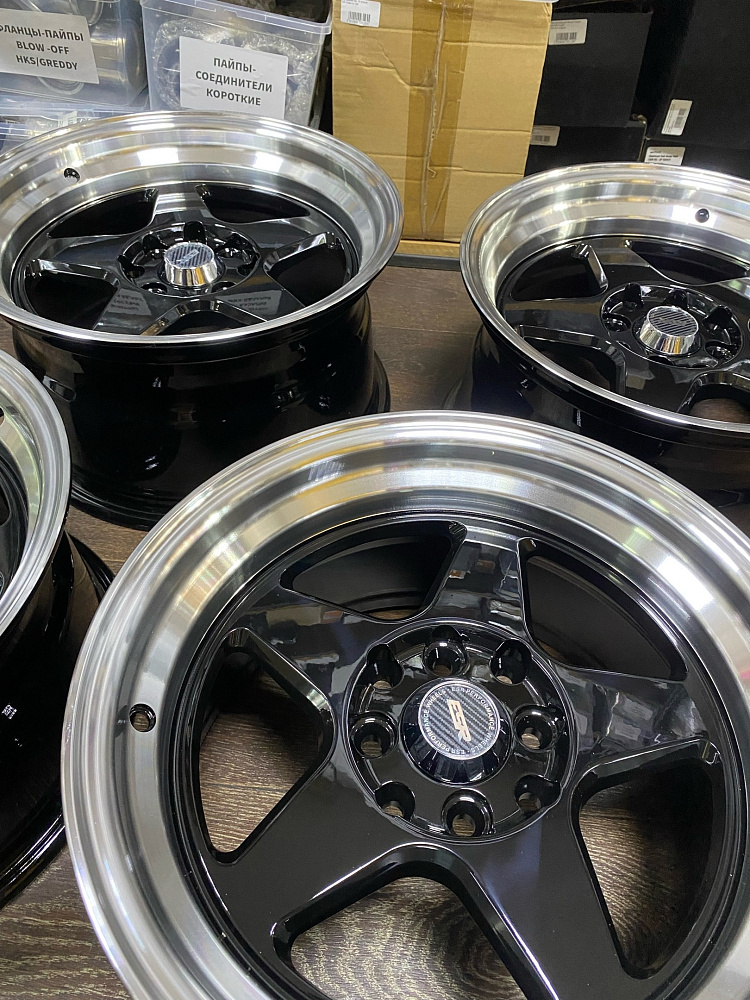 картинка Новые диски ESR R15 J8,25 ET20 4x100/4x114.3, черные от магазина  StreetTuning