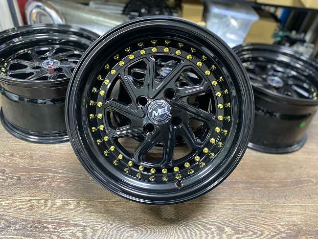 картинка Новые диски MS R15 J9 ET25 4X100, черный глянец магазин  StreetTuning 
