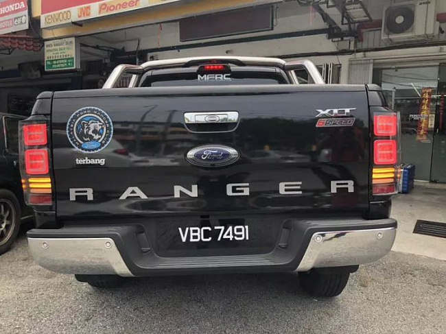 картинка Задние светодиодные фары для Ford Ranger магазин  StreetTuning 