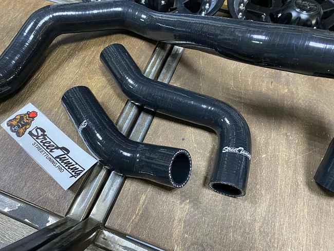 картинка Патрубки радиатора StreetTuning для VW Golf 1.4TSi MK6 2009-2014 магазин  StreetTuning 