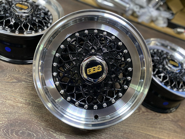 картинка Новые диски BBS RS R14 J6,5 ET25 4x100/4x114.3 черные с серебром магазин  StreetTuning 