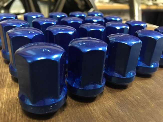 картинка Комплект гаек Starleks M12x1.5 высота 32 мм, синие магазин  StreetTuning 