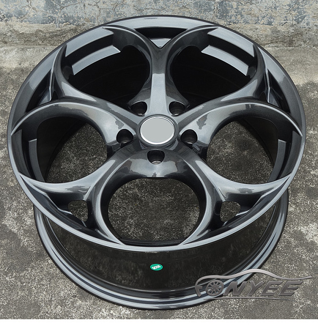 картинка Новые диски Alfa Romeo Giulia Quadrifoglio R19 5x110 ET35 J8,5 черный глянец с оттенком серого магазин  StreetTuning 