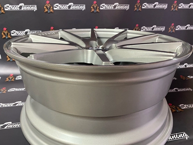 картинка Новые диски Vossen VFS1 R17 J7.5 ET30 5x114.3 Silver магазин  StreetTuning 