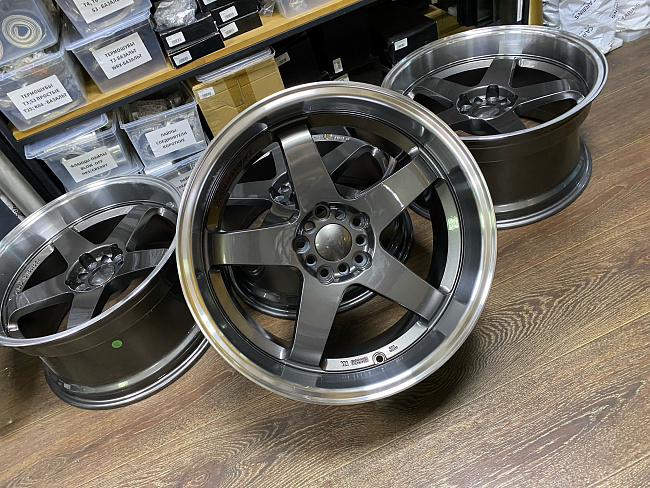 картинка Новые диски Style Nismo LM R18 J9.5 ET12 5x100/5x114,3 магазин  StreetTuning 