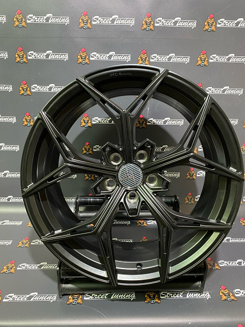 картинка Новые диски VAGE VF-X01 R18 J8 ET35 5X108 Black магазин  StreetTuning 
