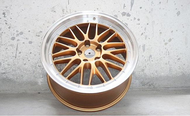 картинка Новые диски BBS LM R19 5X112 ET35 J9,5 золото глянец + полированная полка магазин  StreetTuning 