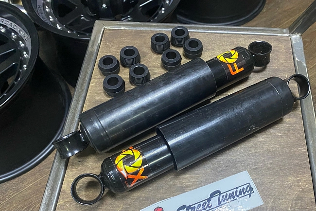 картинка Задние масляные амортизаторы FOX -50 мм для Ваз 2101-07 магазин  StreetTuning 