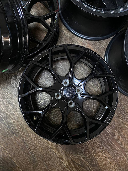 картинка Новые диски для Smart R16 4X100 ET42 J6 черный глянец магазин  StreetTuning 