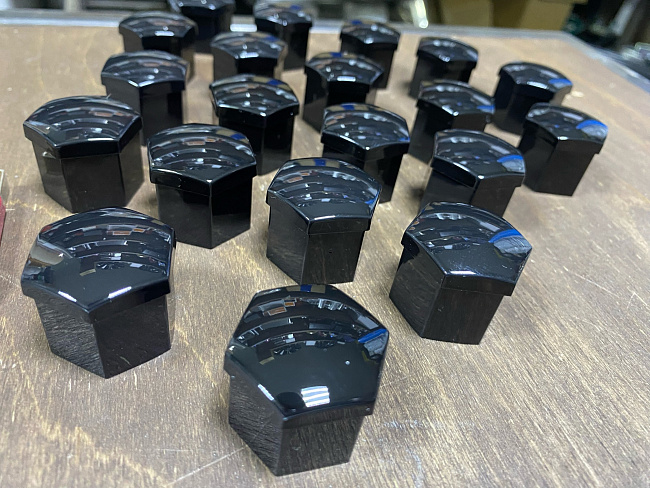 картинка Декоративные колпачки для колесных гаек и болтов под 22й ключ, черные магазин  StreetTuning 