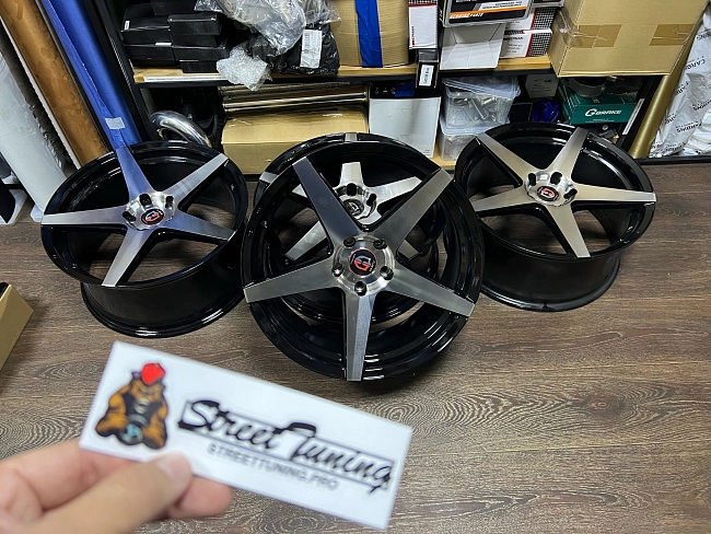 картинка Новые диски CURVA R19 J8.5 ET35 5X114.3 серебро + черный магазин  StreetTuning 