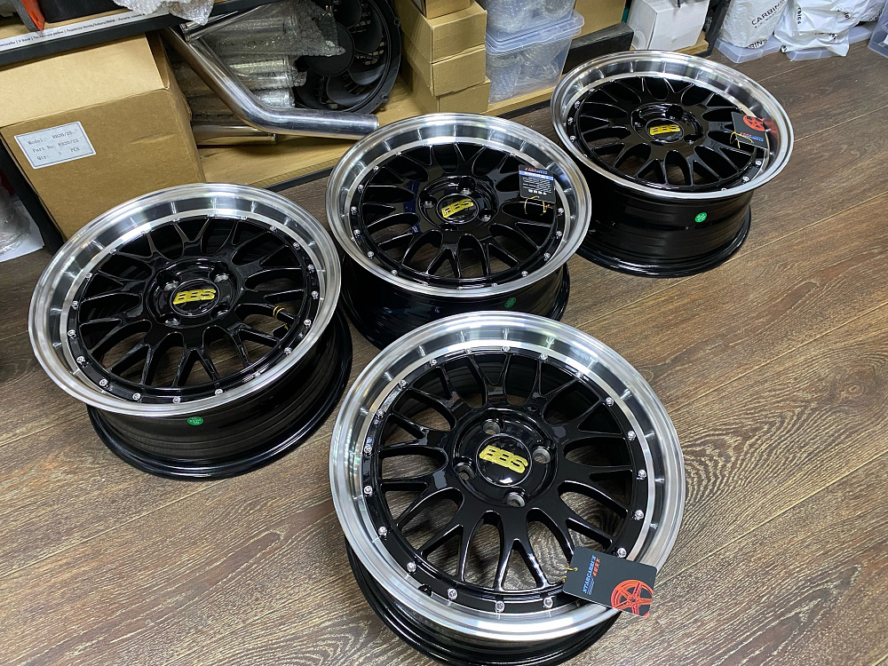 картинка Новые диски BBS LM R15 J6.5 ET38 4x100 черные с полировкой от магазина  StreetTuning