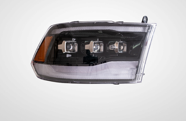 картинка Передние фары для Dodge RAM1500 09-18/RAM1500 CLASSIC 19-21 магазин  StreetTuning 