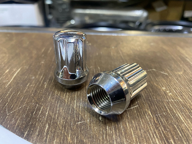 картинка Гайка Starleks M14x1,5 конус, высота 35мм, с выступом, закрытая, 6 лучевая звезда, хром (K911148SDBU) магазин  StreetTuning 