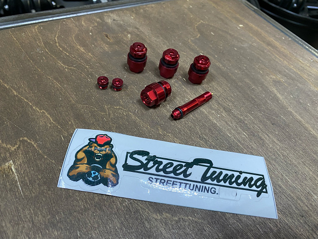 картинка Скрытые ниппели (вентили) для колес, к-т 4 шт, цвет красный магазин  StreetTuning 