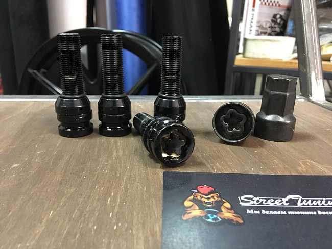 картинка Секретки - болты Starleks 14x1.25 длина 45 мм, конус черные черные магазин  StreetTuning 