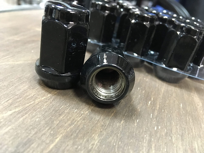 картинка Колесные гайки Starleks, М12 х 1.5, L-35 мм, черные магазин  StreetTuning 