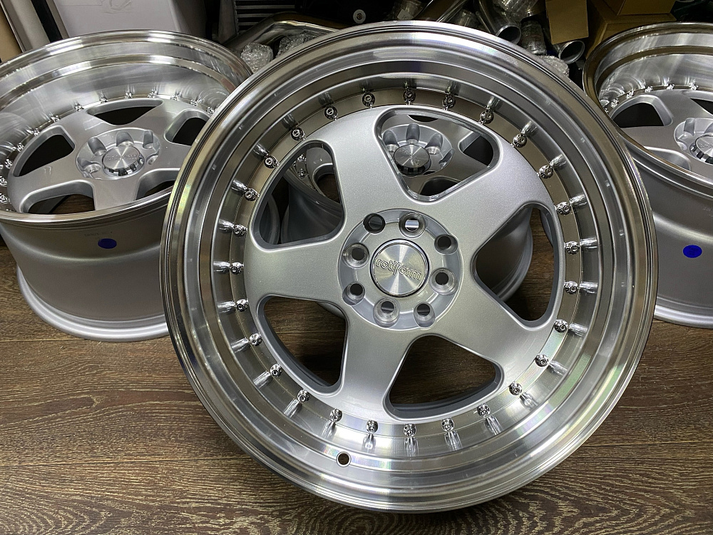 картинка Новые диски Rotifrom R17 J9 ET15 5X100/5х114.3 серебро от магазина  StreetTuning
