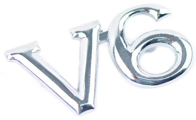 картинка Шильдик в решетку радиатора с логотипом "V6" магазин  StreetTuning 