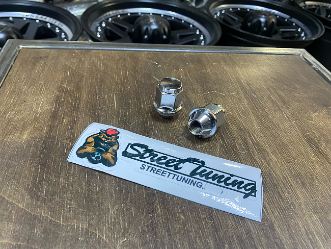 картинка Гайка Starleks M12х1,5x35 конус, высота 35мм, с выступом, закрытая, ключ 21, хром  801445HU(W/R)OR магазин  StreetTuning 