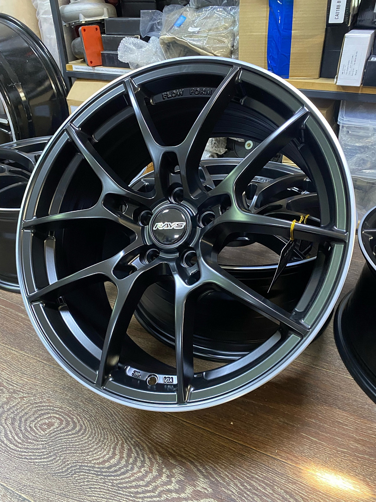 картинка Новые диски RAYS G025 R18 J8 ET38 5X108, черные матовые от магазина  StreetTuning