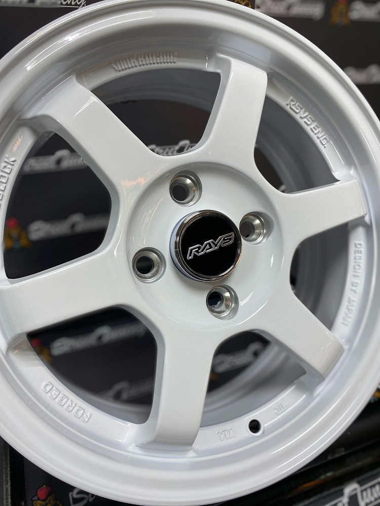 картинка Новые диски Rays TE37 R14 J5.5 ET30 4x100 белые от магазина  StreetTuning