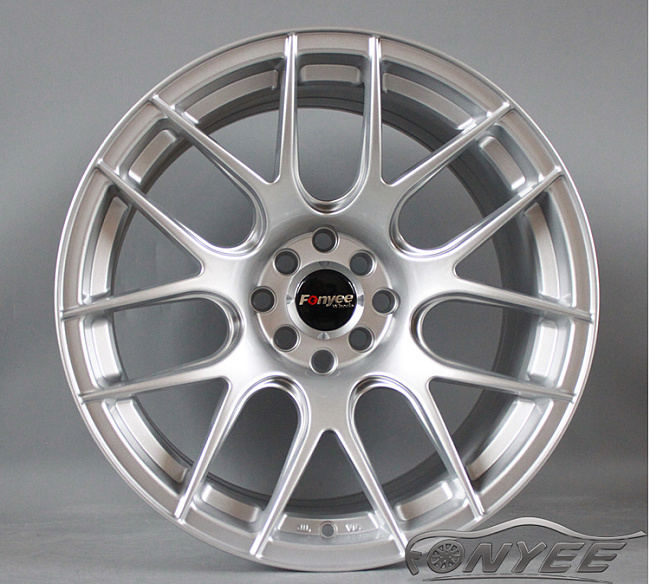 картинка Новые диски XXR 530 R17 4X100/114.3 ET35 J8,25, серебристые магазин  StreetTuning 