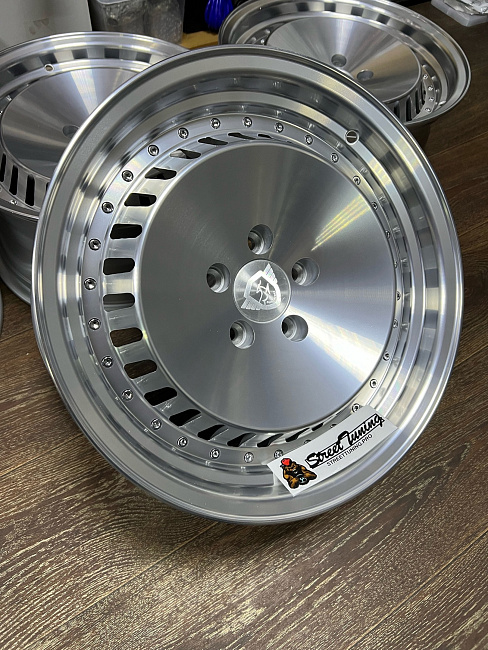 картинка Новые диски Stuttgart ST4 R16 J8 ET25 5X105 серебро магазин  StreetTuning 