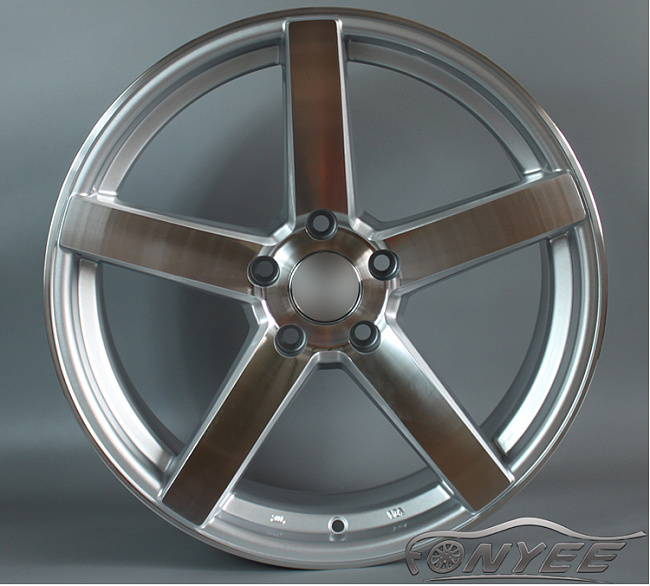 картинка Новые диски Vossen CV3 Replica R18 5X114,3 ET32 J9,5 серебро магазин  StreetTuning 