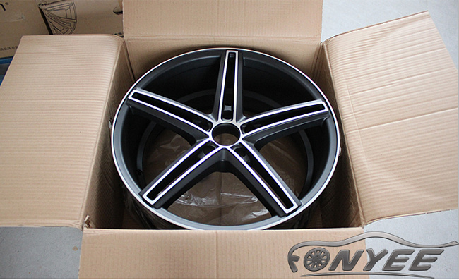 картинка Новые диски Vossen CV5 Replica R19 5X114,3 ET35 J9,5 черный мат + серебро магазин  StreetTuning 