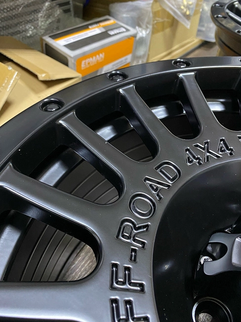 картинка Новые диски Off Road R17 J8.5 et10 6x114,3, черные магазин  StreetTuning 