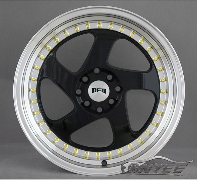 картинка Новые диски Rotiform TMB Flat R17 4х100/114,3 ET30 J8 черный глянец + золотистые болтики магазин  StreetTuning 