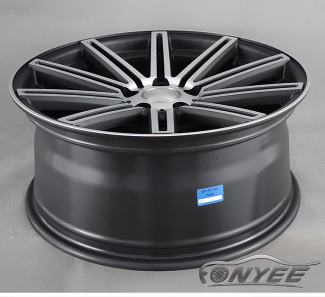картинка Новые диски Vossen CV4 Replica R18 5X114,3 ET35 J8 черный мат серебро магазин  StreetTuning 