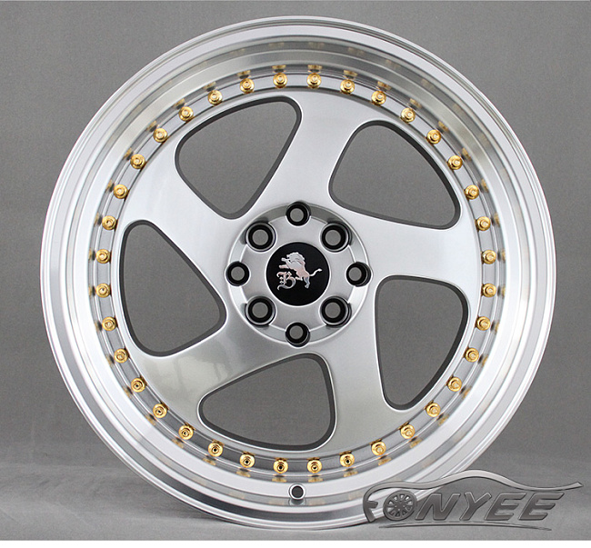 картинка Новые диски Rotiform TMB Flat R17 4х114,3/100 ET30 J8 Серебро + золотистые болтики магазин  StreetTuning 